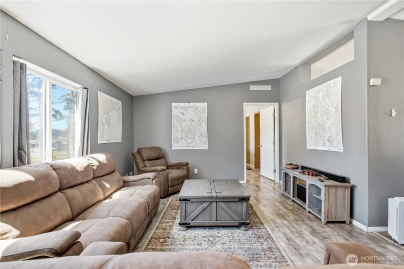 Property photo for 1060 Sidney Street, Oak Harbor photo 4
