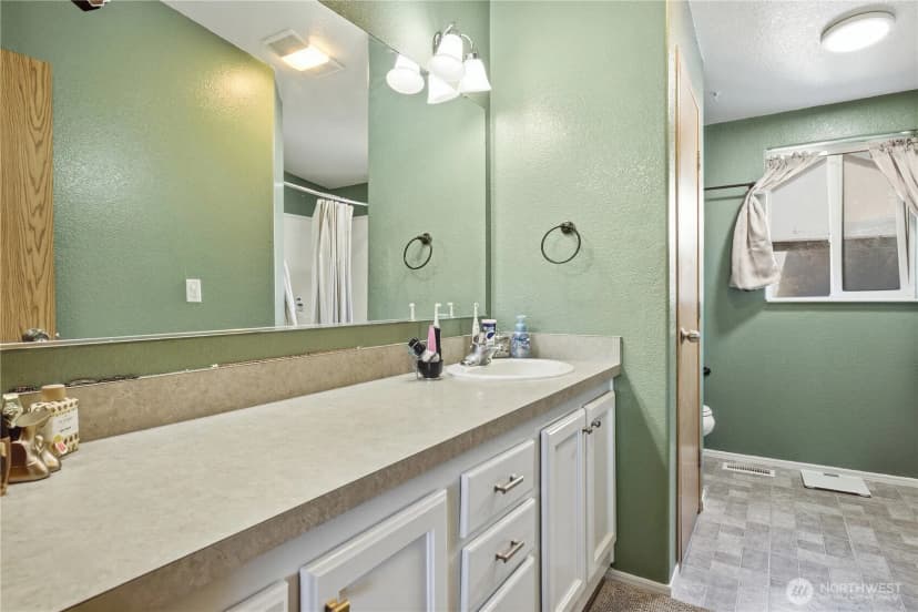 Property photo for 1060 Sidney Street, Oak Harbor photo 16