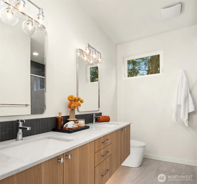 Property photo for 10835 11th Avenue Ne, Seattle photo 14