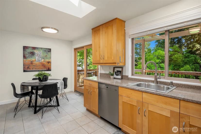 Property photo for 2810 127th Avenue Ne, Bellevue photo 12