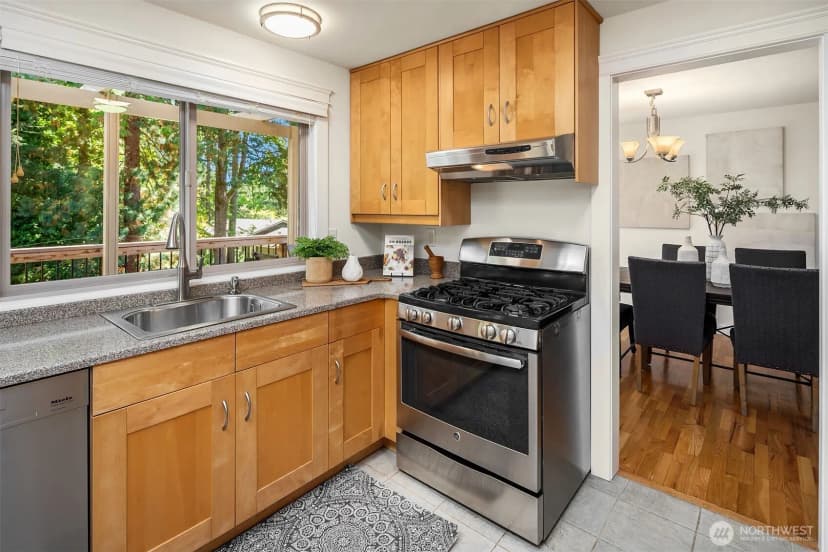 Property photo for 2810 127th Avenue Ne, Bellevue photo 11
