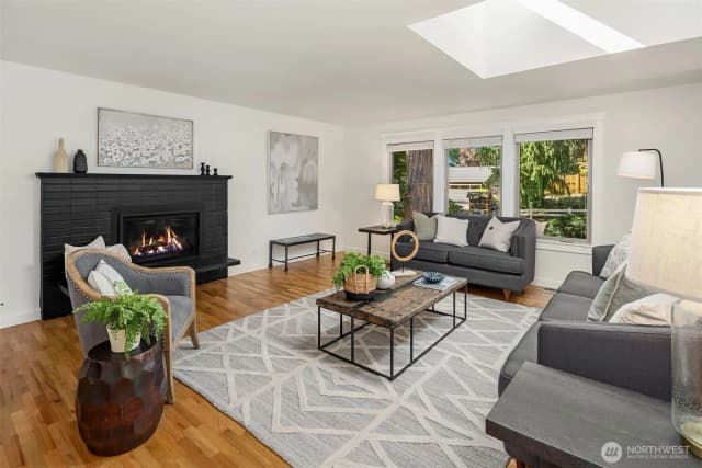 Property photo for 2810 127th Avenue Ne, Bellevue photo 4