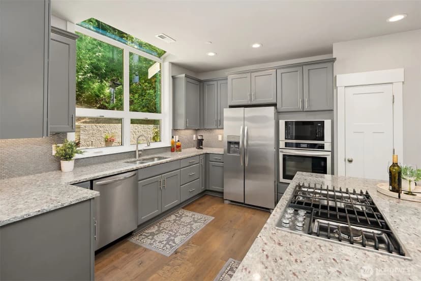 Property photo for 1090 218th Avenue Ne, Sammamish photo 6
