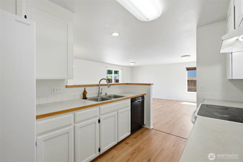Property photo for 127 Northstone Parkway, Zillah photo 4