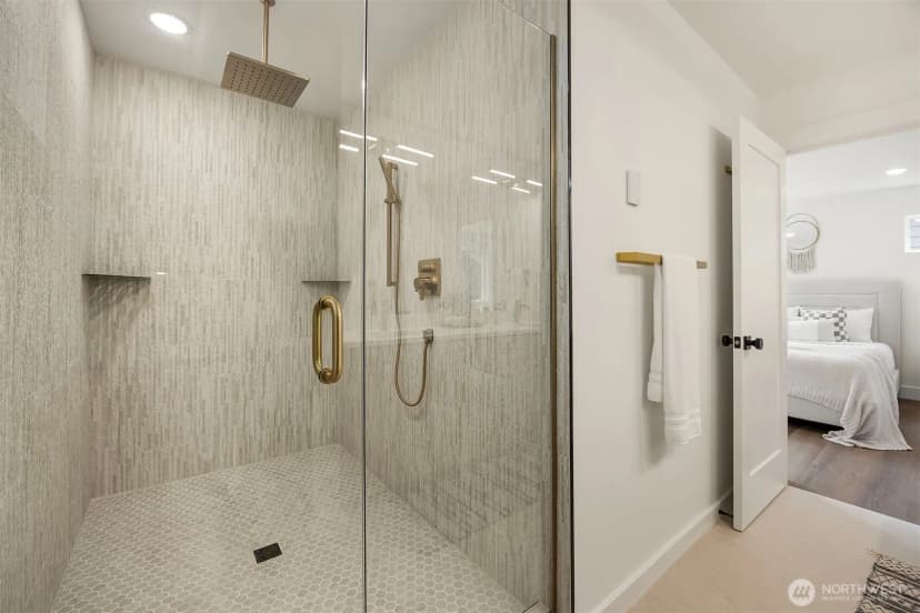 Property photo for 1502 N 100th Street, Seattle photo 13