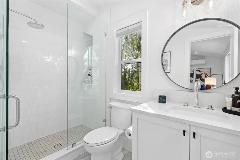 Property photo for 6915 55th Avenue S #b, Seattle photo 4