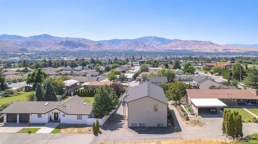 Property photo for 931 N Gale Avenue, East Wenatchee photo 33