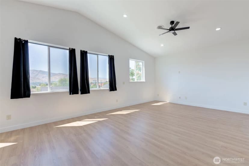Property photo for 931 N Gale Avenue, East Wenatchee photo 6