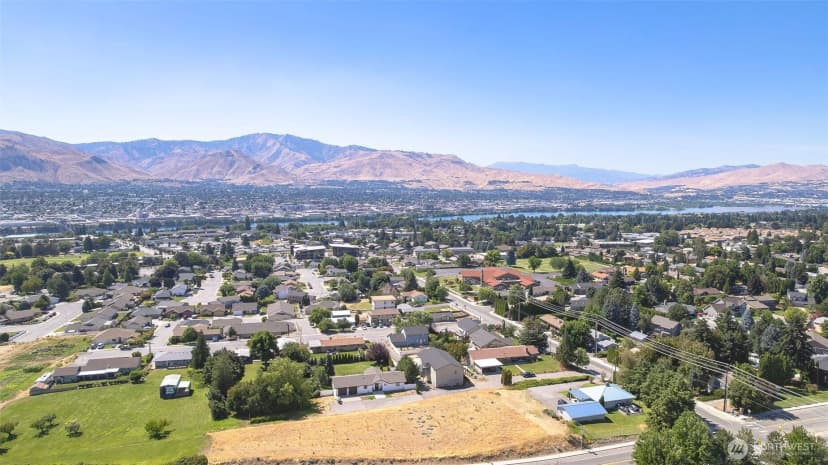 Property photo for 931 N Gale Avenue, East Wenatchee photo 36