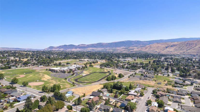 Property photo for 931 N Gale Avenue, East Wenatchee photo 35