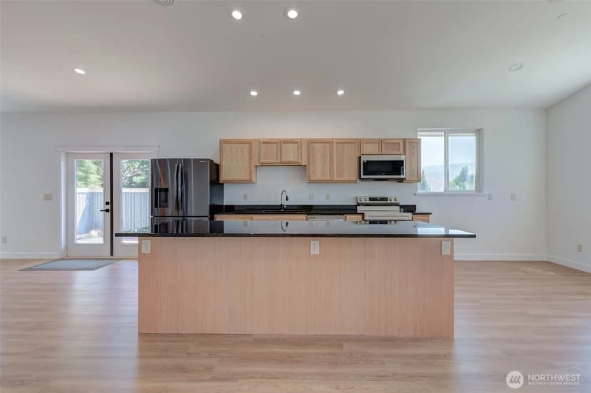 Property photo for 931 N Gale Avenue, East Wenatchee photo 4