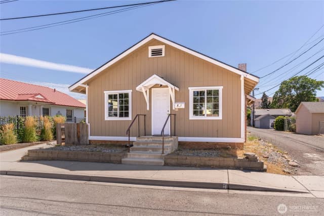 Property photo for 801 Peachey Street, Wenatchee