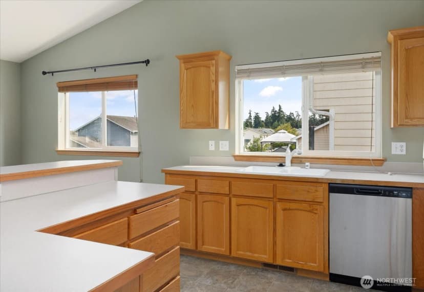 Property photo for 1667 Nw Almond Loop, Oak Harbor photo 11