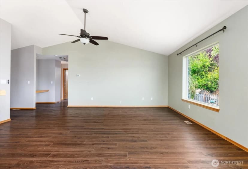 Property photo for 1667 Nw Almond Loop, Oak Harbor photo 12