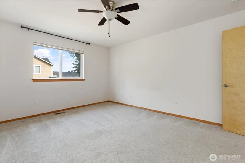 Property photo for 1667 Nw Almond Loop, Oak Harbor photo 20