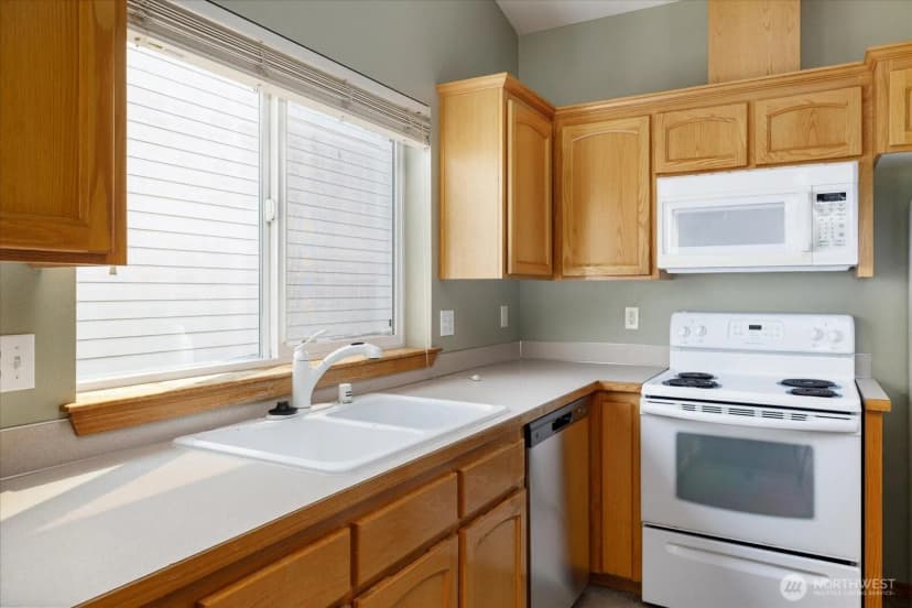 Property photo for 1667 Nw Almond Loop, Oak Harbor photo 10