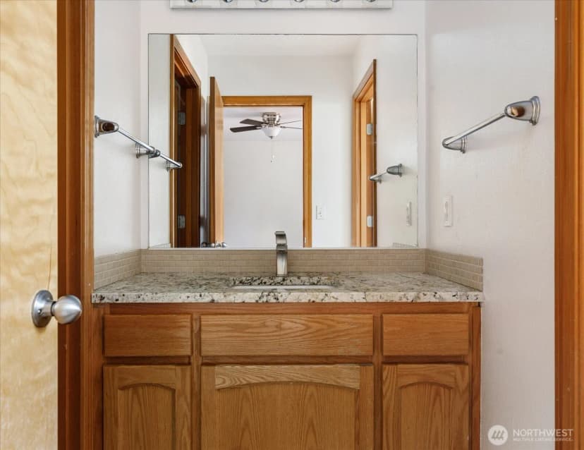 Property photo for 1667 Nw Almond Loop, Oak Harbor photo 17