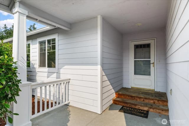 Property photo for 1667 Nw Almond Loop, Oak Harbor photo 4