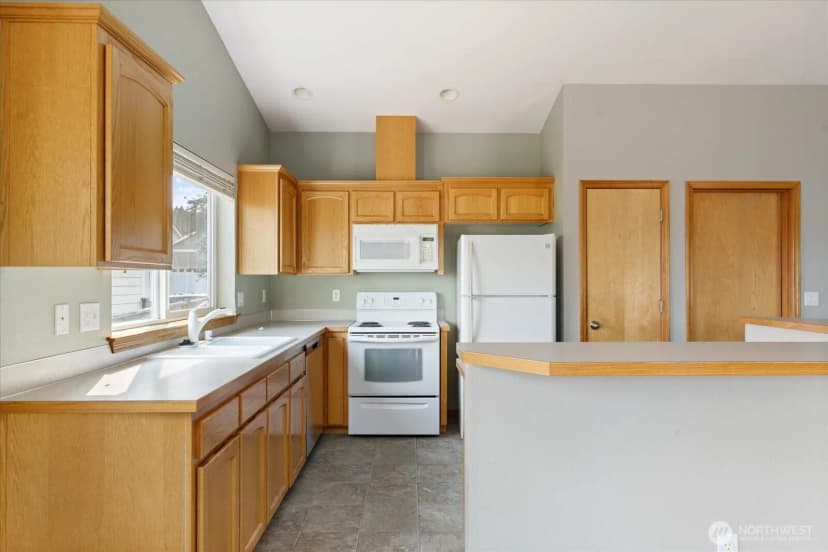 Property photo for 1667 Nw Almond Loop, Oak Harbor photo 9