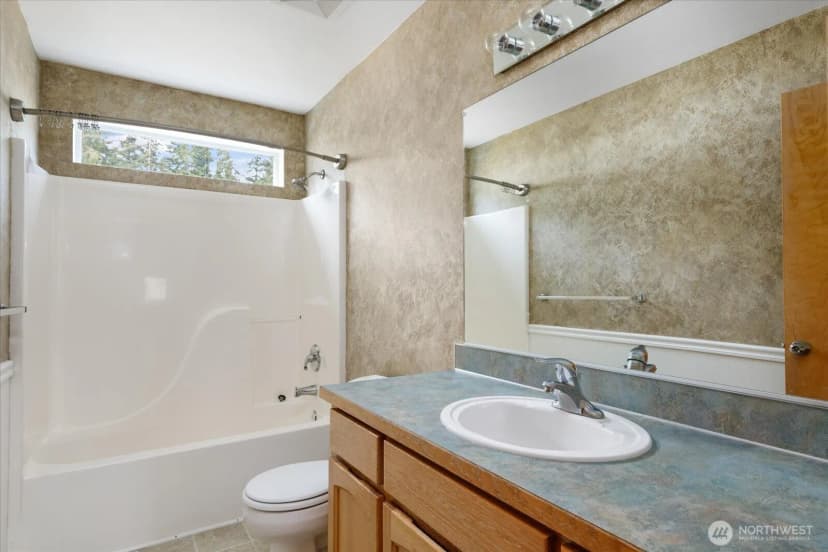 Property photo for 1667 Nw Almond Loop, Oak Harbor photo 23