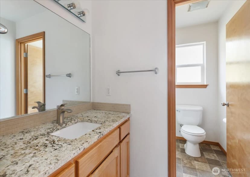 Property photo for 1667 Nw Almond Loop, Oak Harbor photo 18