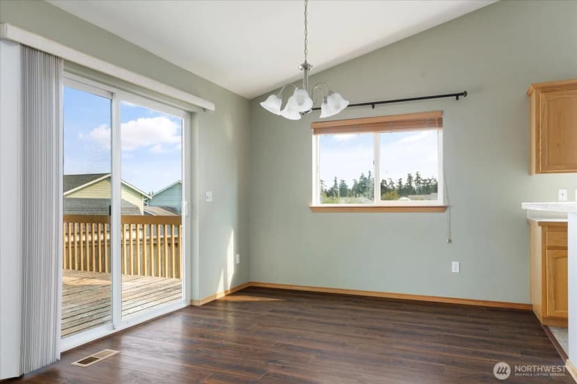 Property photo for 1667 Nw Almond Loop, Oak Harbor photo 7