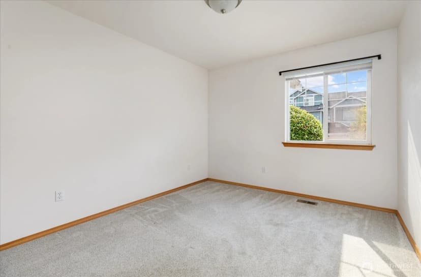 Property photo for 1667 Nw Almond Loop, Oak Harbor photo 21