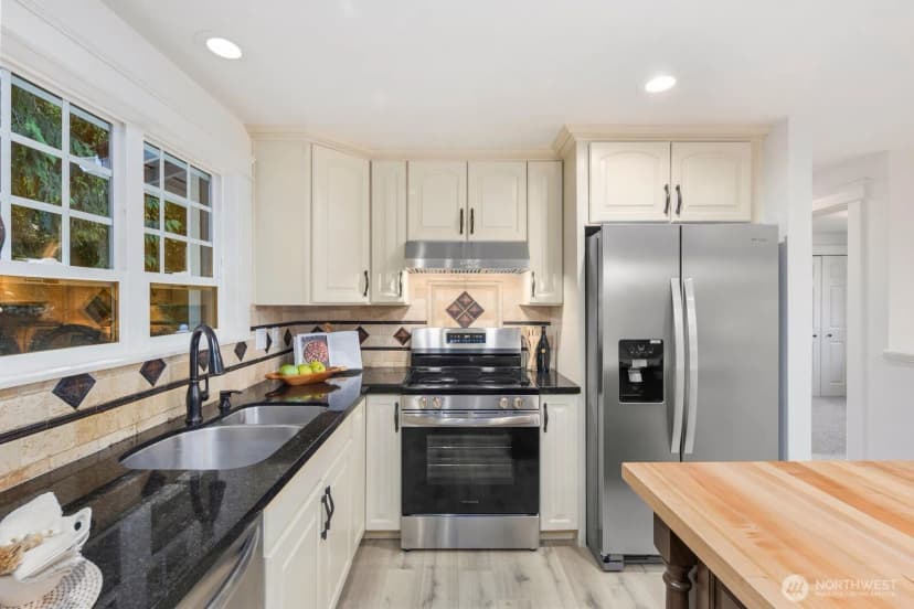 Property photo for 153 221st Avenue Ne, Sammamish photo 14