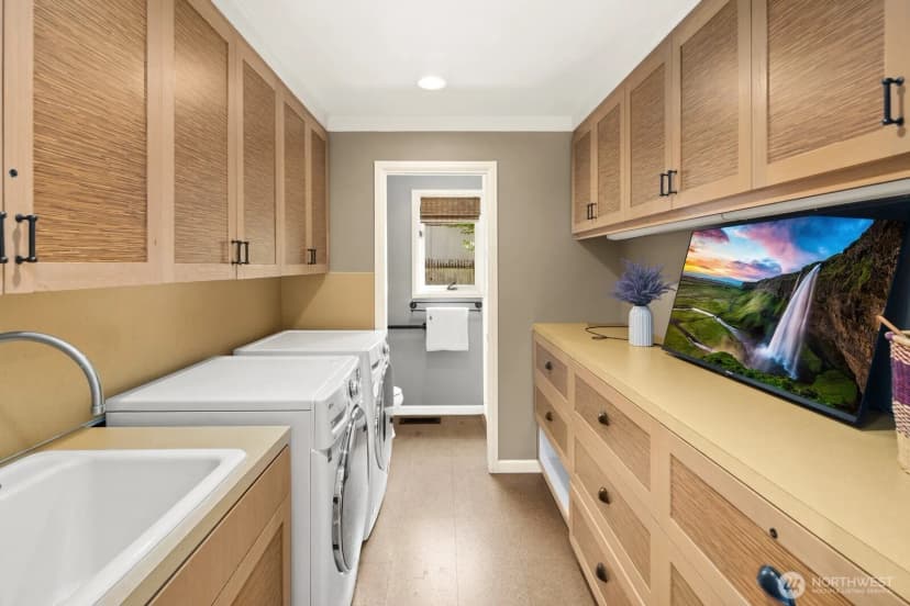 Property photo for 8443 Ne 6th Street, Medina photo 31