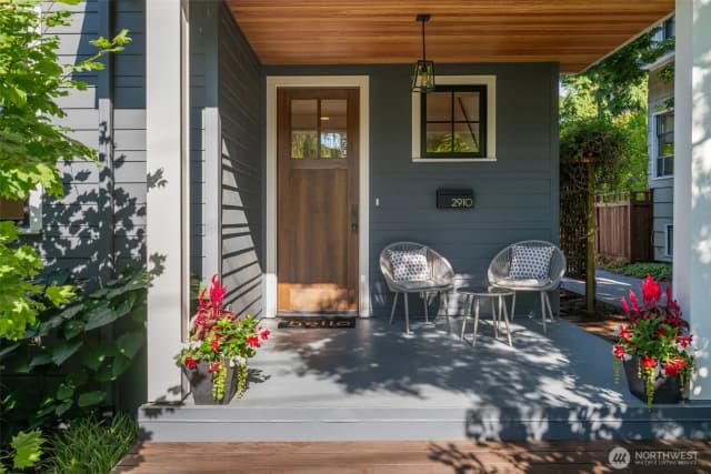 Property photo for 2910 9th Avenue W, Seattle photo 2