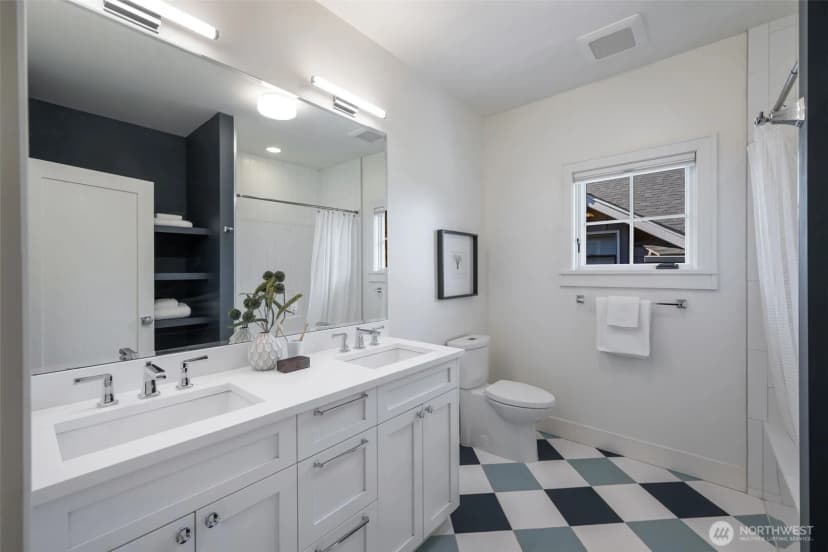 Property photo for 2910 9th Avenue W, Seattle photo 30