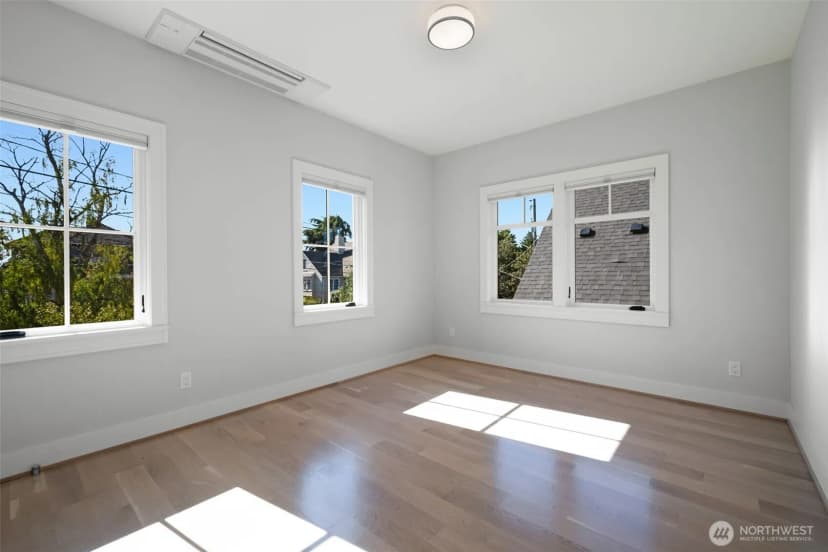 Property photo for 2910 9th Avenue W, Seattle photo 27
