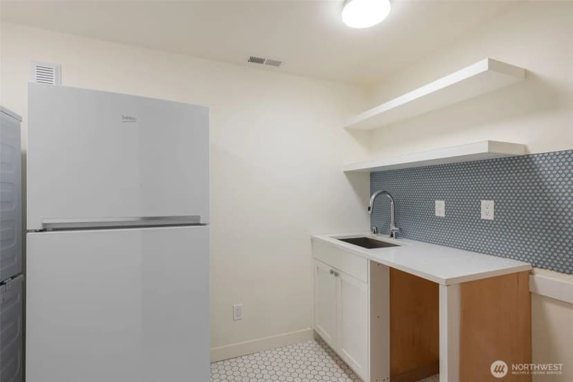 Property photo for 2910 9th Avenue W, Seattle photo 34