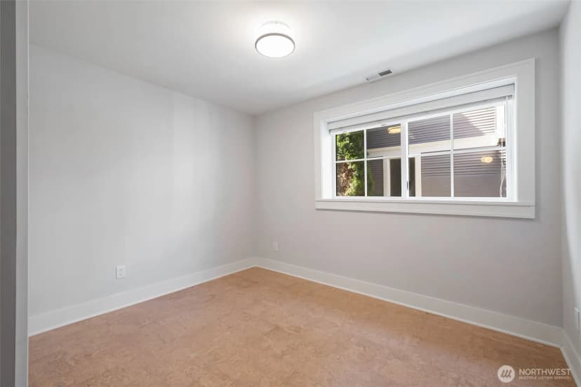 Property photo for 2910 9th Avenue W, Seattle photo 33
