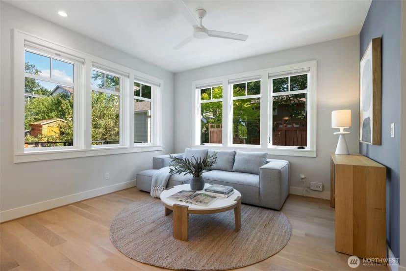 Property photo for 2910 9th Avenue W, Seattle photo 8