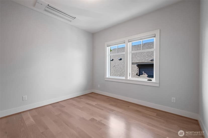 Property photo for 2910 9th Avenue W, Seattle photo 28