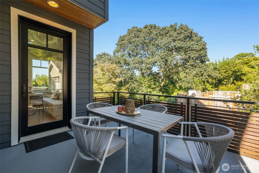 Property photo for 2910 9th Avenue W, Seattle photo 18