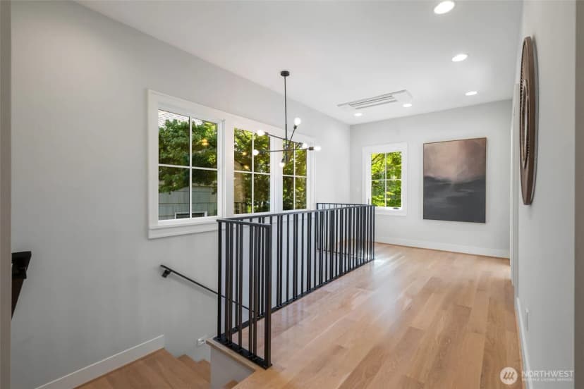 Property photo for 2910 9th Avenue W, Seattle photo 20