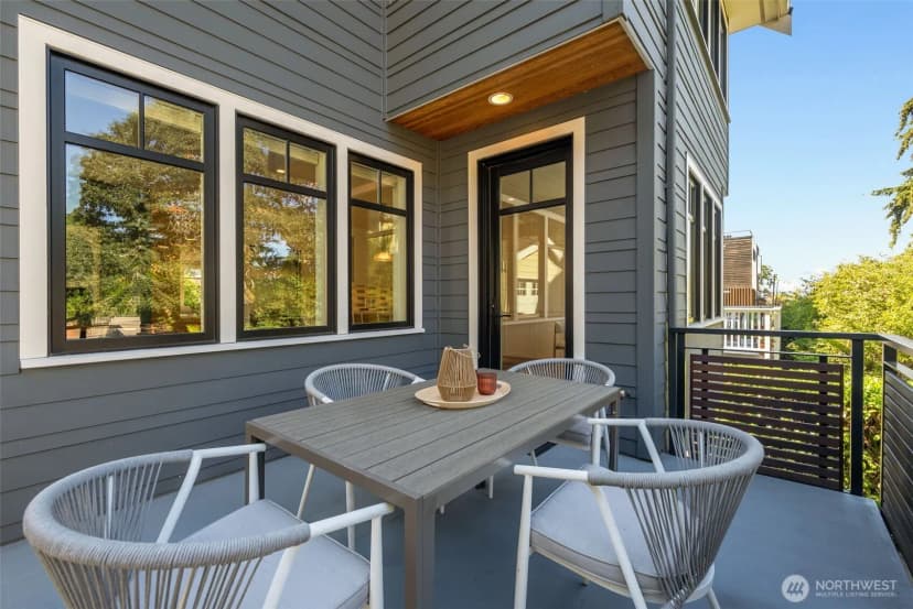 Property photo for 2910 9th Avenue W, Seattle photo 17