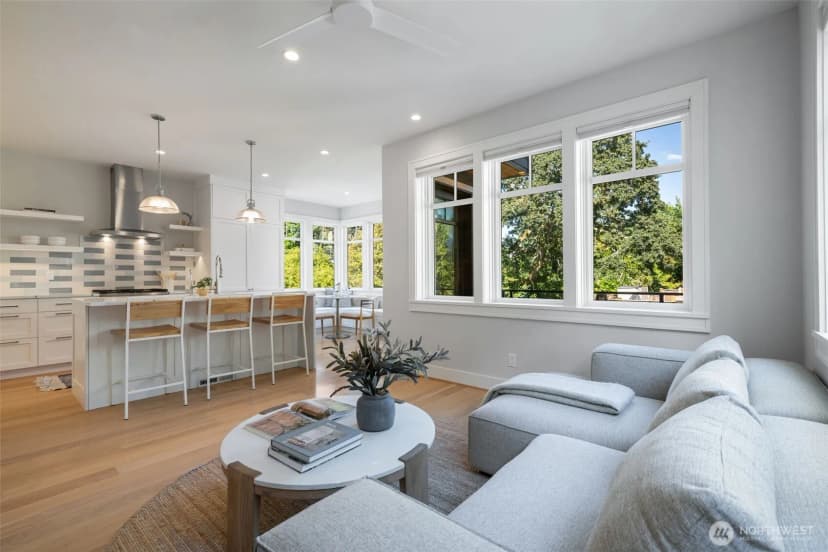 Property photo for 2910 9th Avenue W, Seattle photo 9
