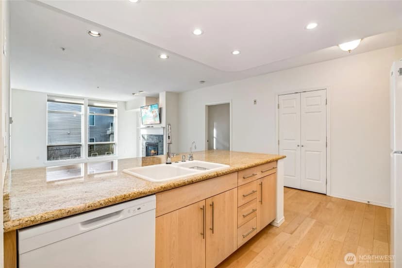 Property photo for 3221 Sw Avalon Way #313, Seattle photo 9