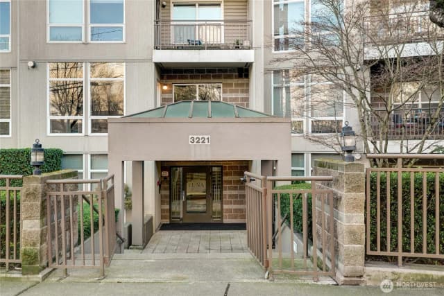Property photo for 3221 Sw Avalon Way #313, Seattle photo 2