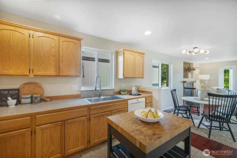 Property photo for 4084 Letitia Avenue S, Seattle photo 9