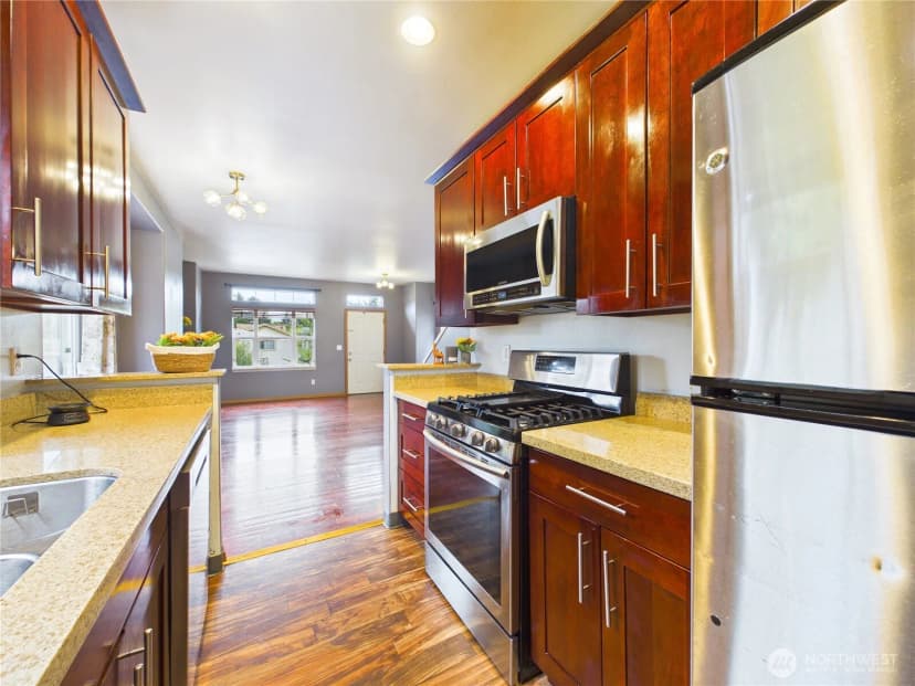 Property photo for 1108 S 207th Street, Sea Tac photo 13
