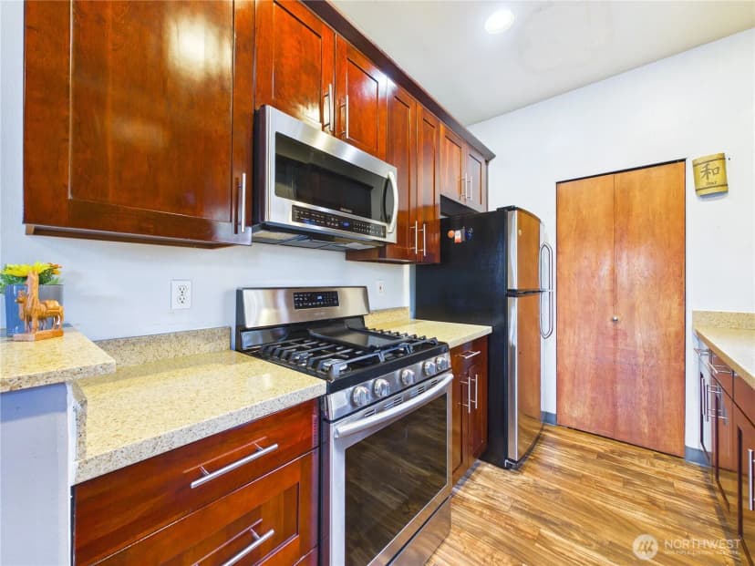 Property photo for 1108 S 207th Street, Sea Tac photo 12
