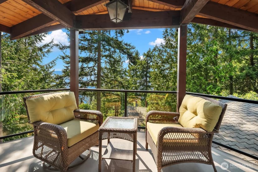 Property photo for 949 207th Avenue Ne, Sammamish photo 4
