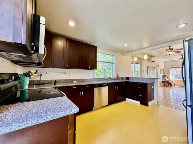 Property photo for 915 E Harrison Street, Tacoma photo 5
