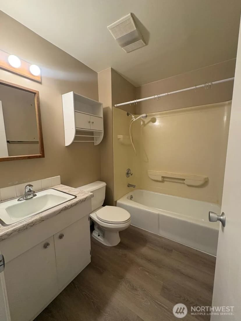 Property photo for 5711 122nd Pl Se #218, Bellevue photo 6