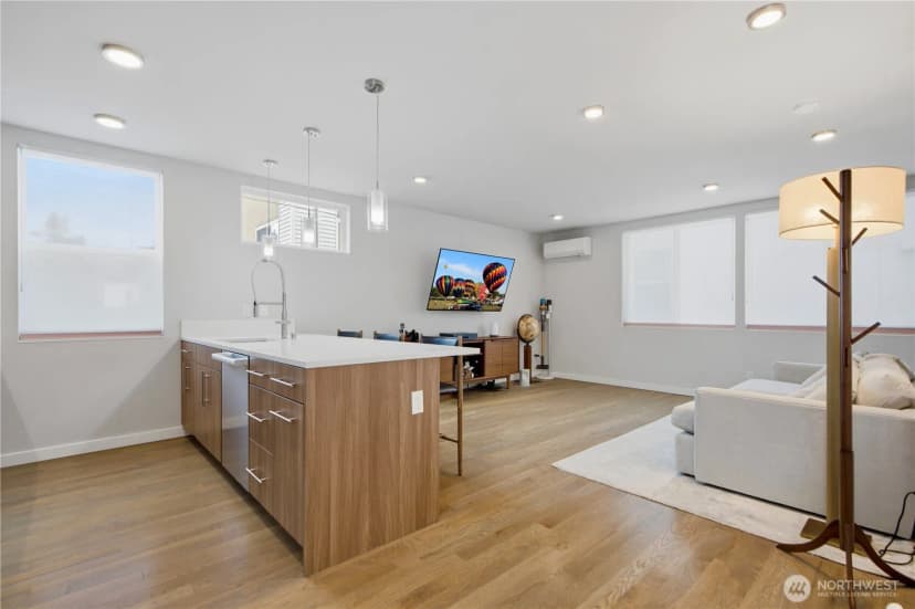 Property photo for 11530 Greenwood Avenue N, Seattle photo 10