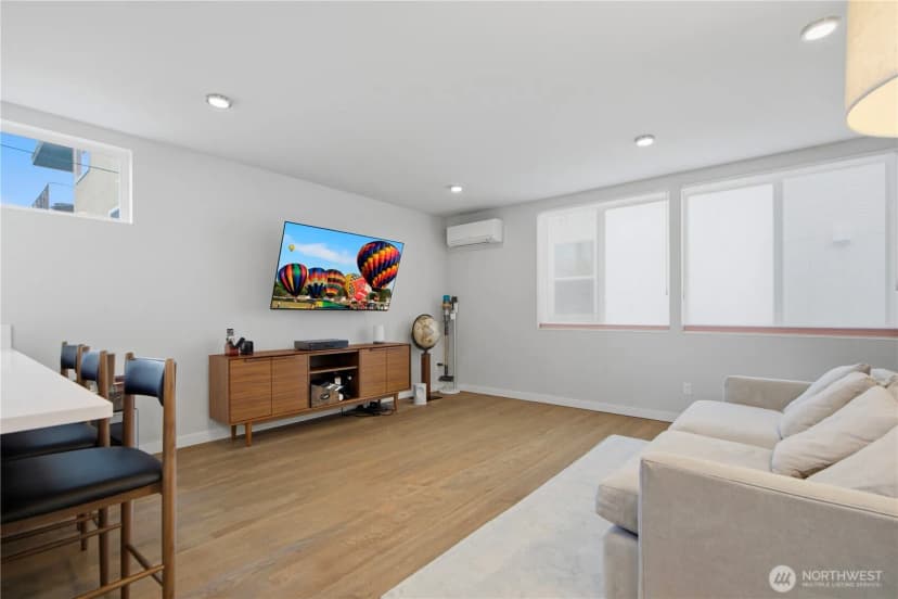 Property photo for 11530 Greenwood Avenue N, Seattle photo 8